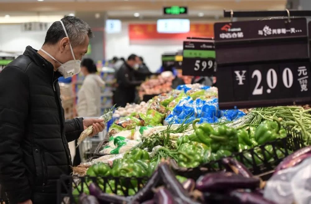 疫情中，一個(gè)中產(chǎn)家庭能撐多久？